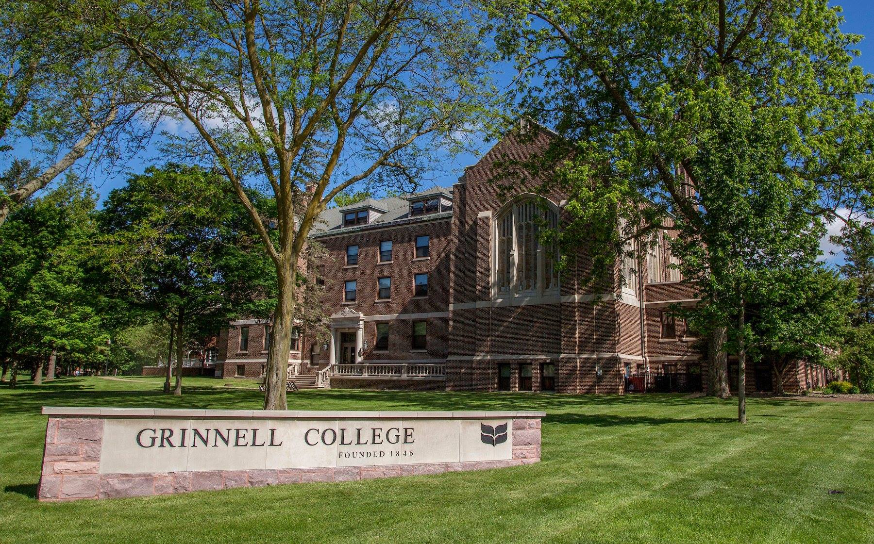 does grinnell college have supplemental essays